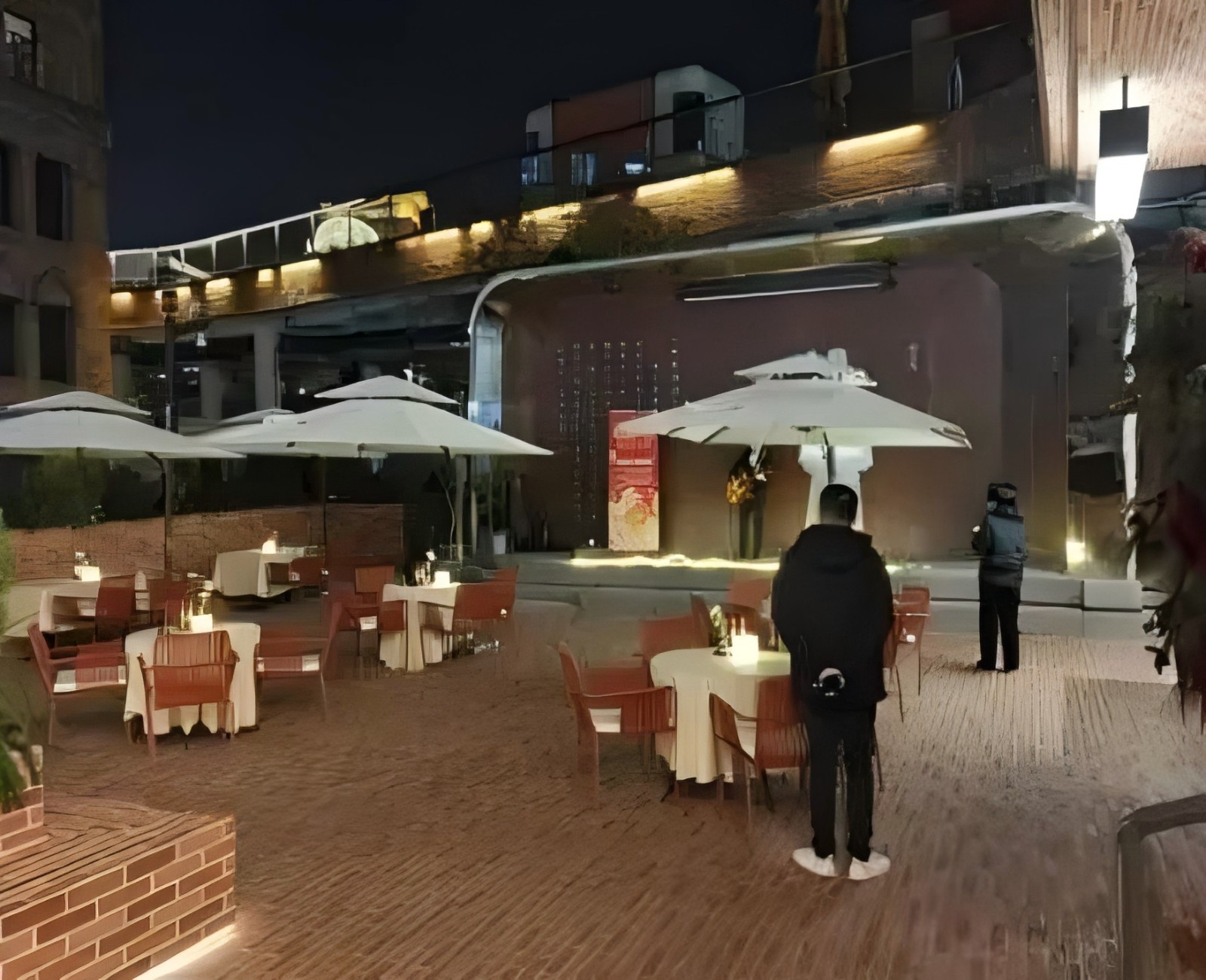 1758597245350657.jpg T9(1).jpg